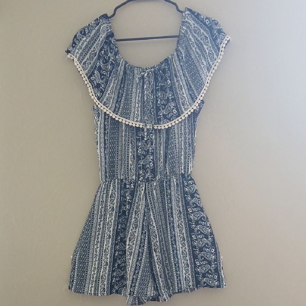 Moon Kiss Elegant Blue and White Patterned‎ Romper Sz S